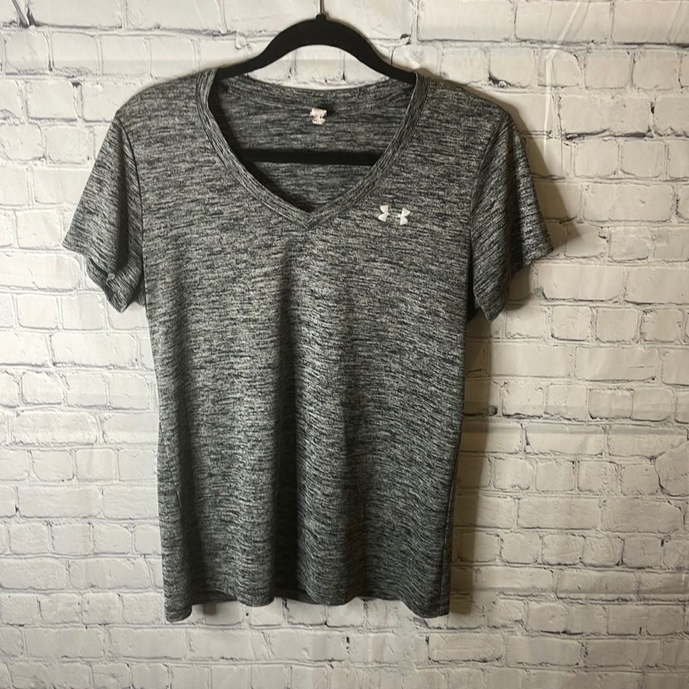 👕 Women’s Under Armour V-Neck Tee - Size Medium